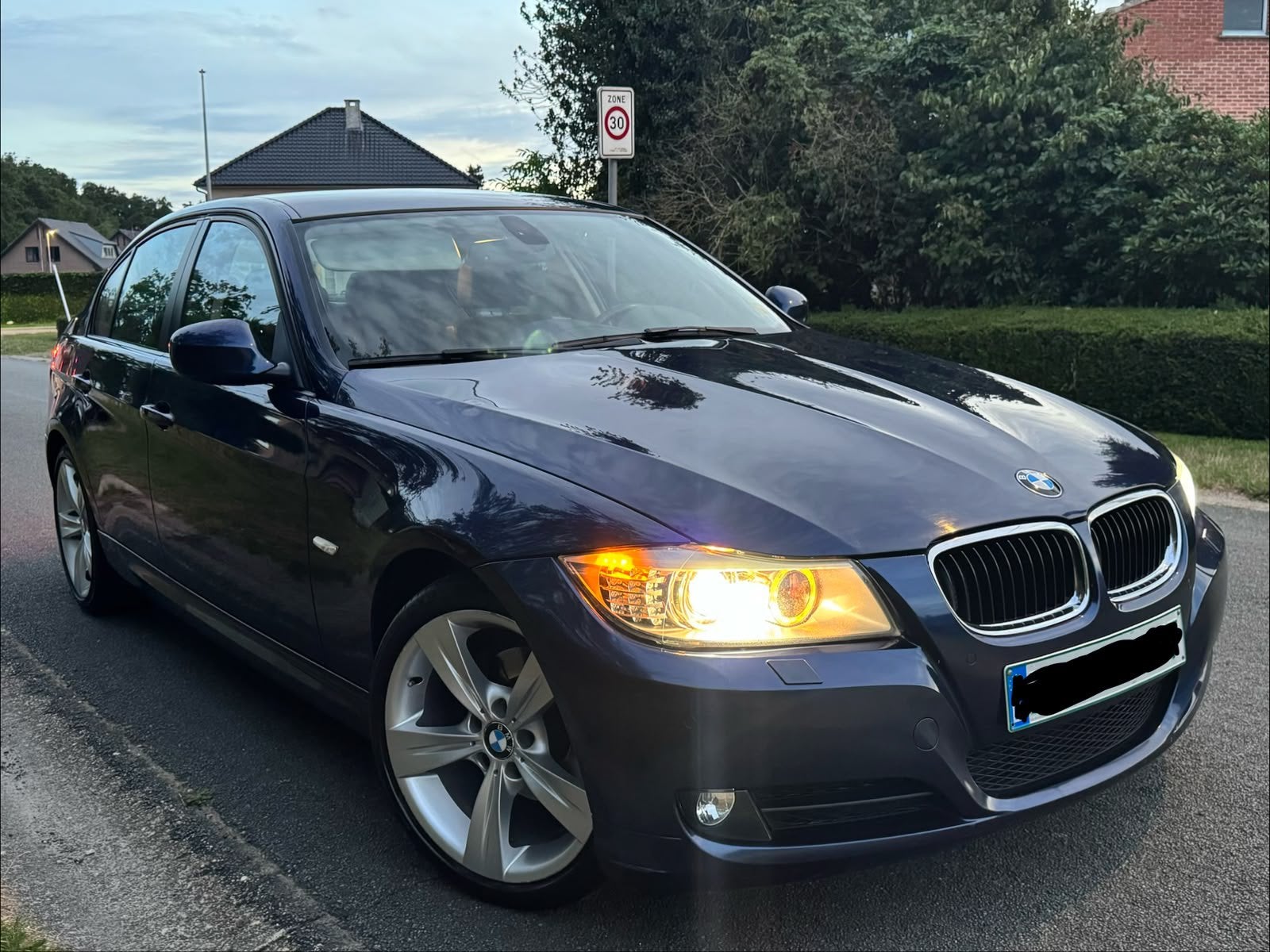 BMW - E90 320i - 2011 - 176.000km, Euro 5, Achterwielaandrijving, Zwart, 4 cilinders