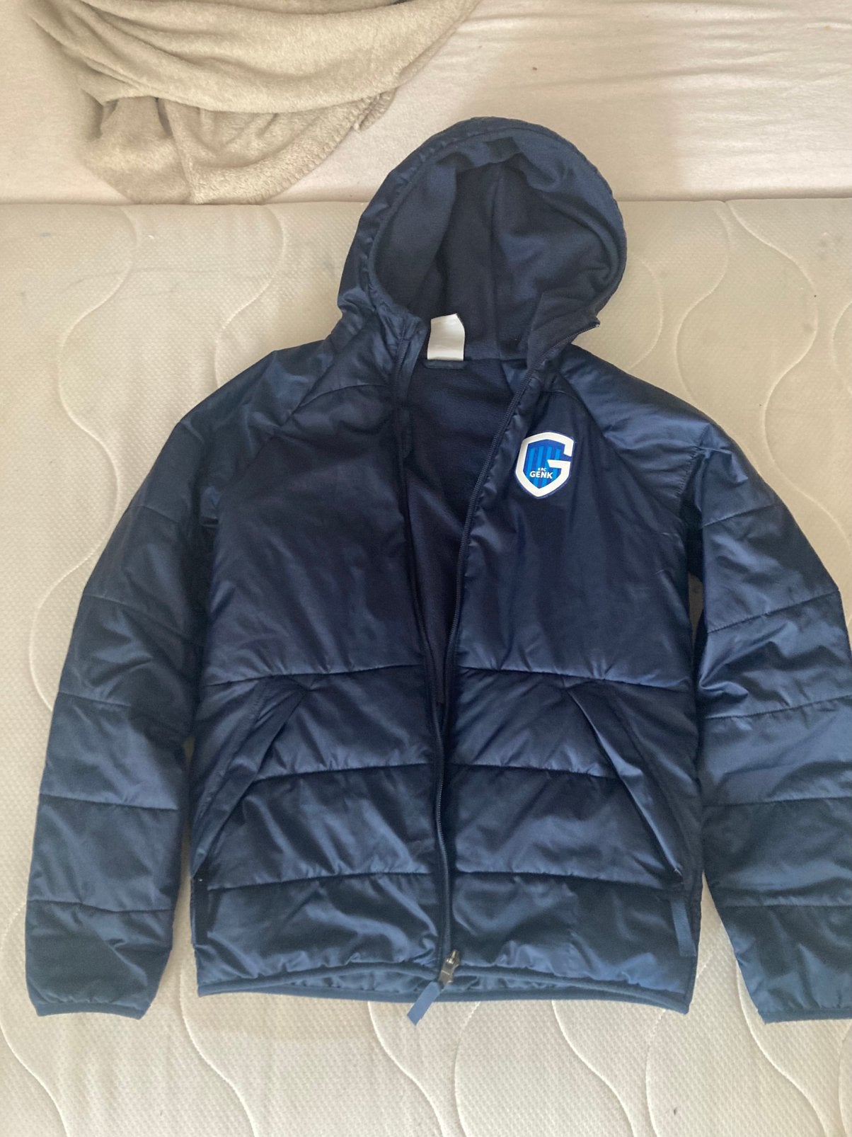 Winterjas Nike KRC Genk, Ophalen, Gedragen