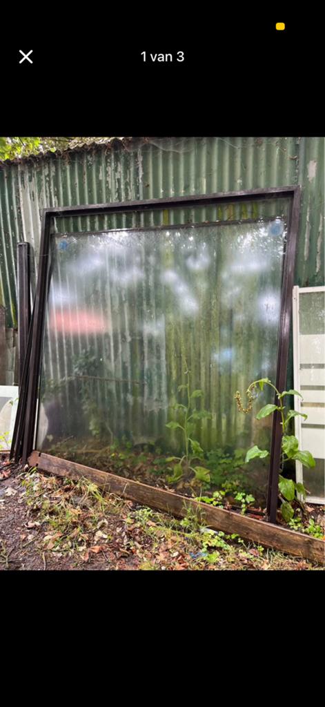 Gratis vast raam bruin pvc, Doe-het-zelf en Bouw, Glas en Ramen, Ophalen, Zo goed als nieuw