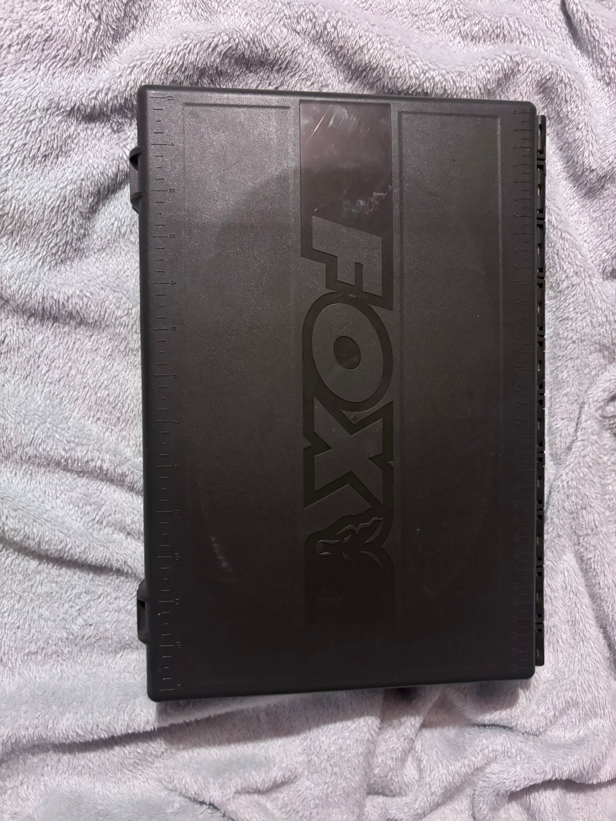 Tackel box fox L, Ophalen, Zo goed als nieuw