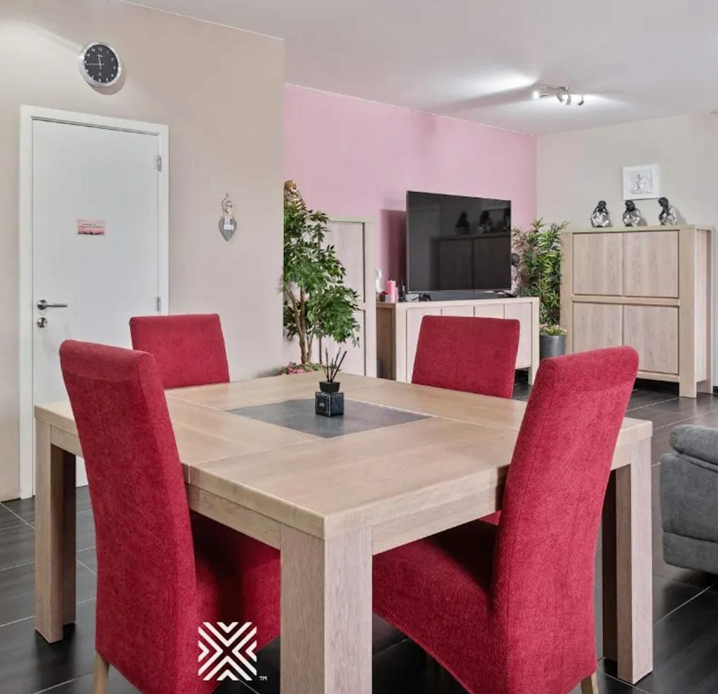 Complete eetkamer tafel+stoelen+2kasten+commode+salontafel, Ophalen
