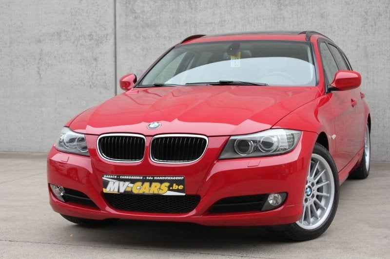 BMW 318i Touring/Schuifdak/Navi/Cruise control, Autos, Rouge, Euro 5, Achat, Volant multifonction