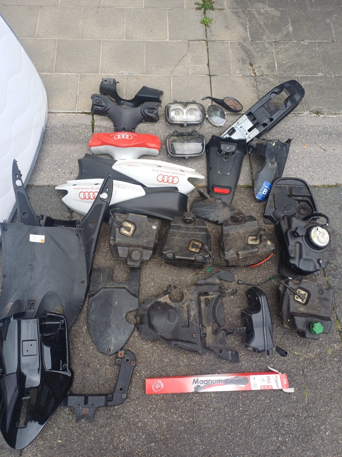 Pièces et carrosserie scooter, Enlèvement