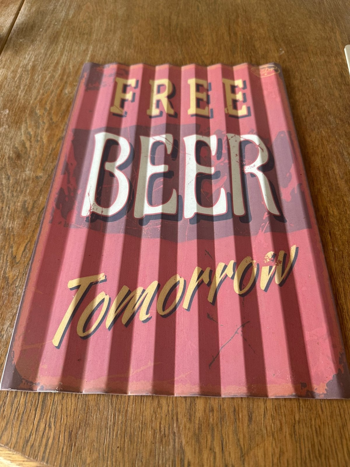 Gegolfd Metalen bord free beer tomorrow, Ophalen of Verzenden, Zo goed als nieuw