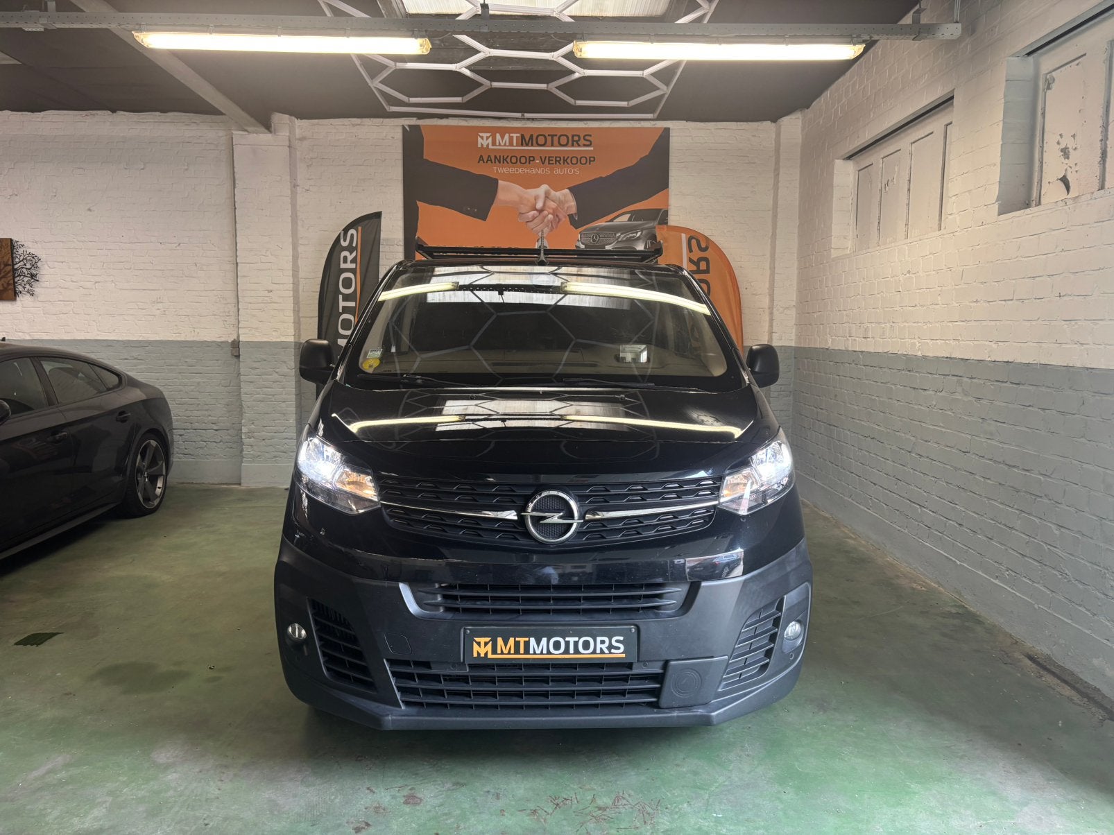✅Gekeurd ✅Opel Vivaro/Dubbel cabine/2020/2.0diesel/140000km!, Auto's, 90 kW, Stof, Zwart, Bedrijf