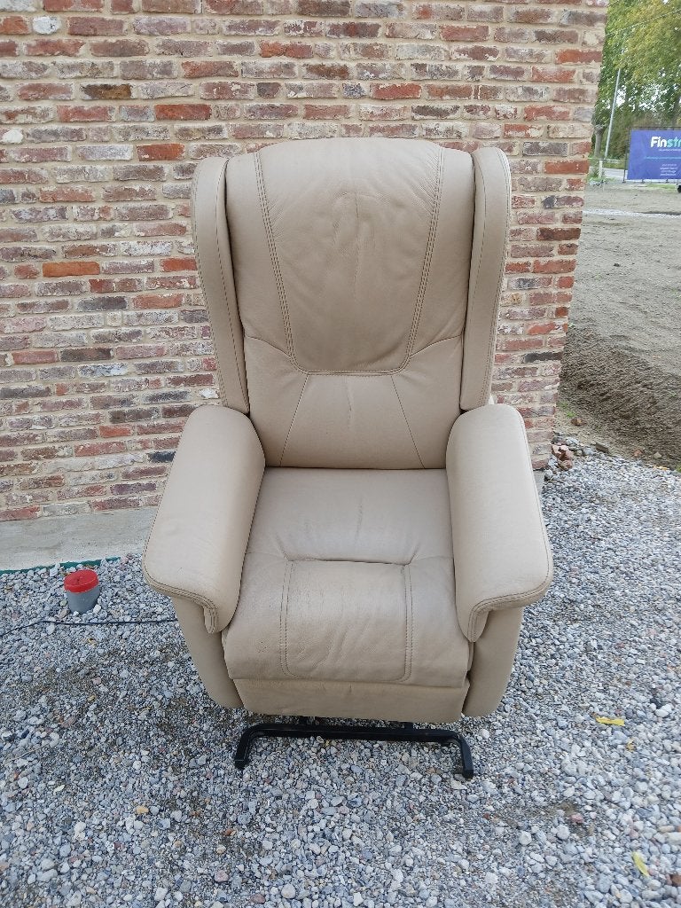 Zeer mooie lederen beige relaxzetel, Huis en Inrichting, Ophalen, Zo goed als nieuw, Leer
