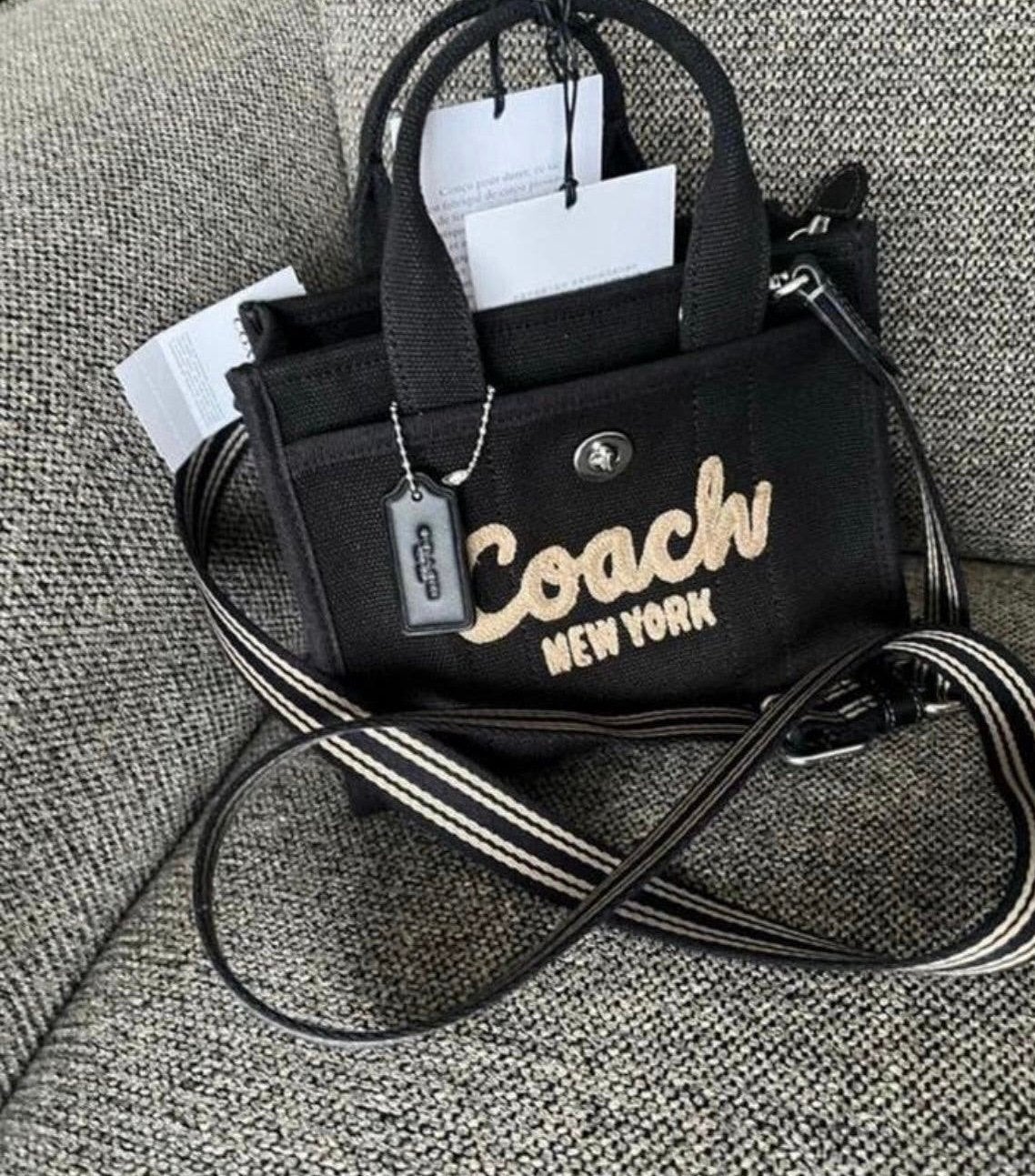 Coach tote bag zwart/taupé small nieuw en met tags eraan, Handtassen en Accessoires, Ophalen, Nieuw, Zwart, Handtas