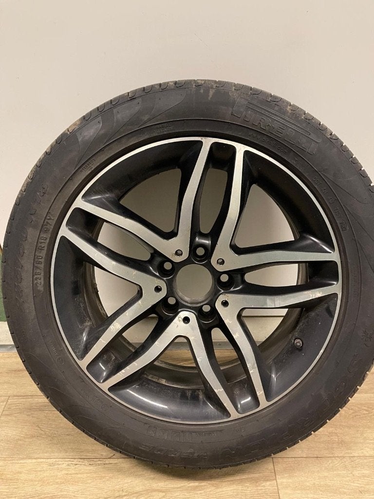 Pneus Pirelli neuf 235 50 R18 avec Jantes Mercedes Orig GLA, Enlèvement, Neuf