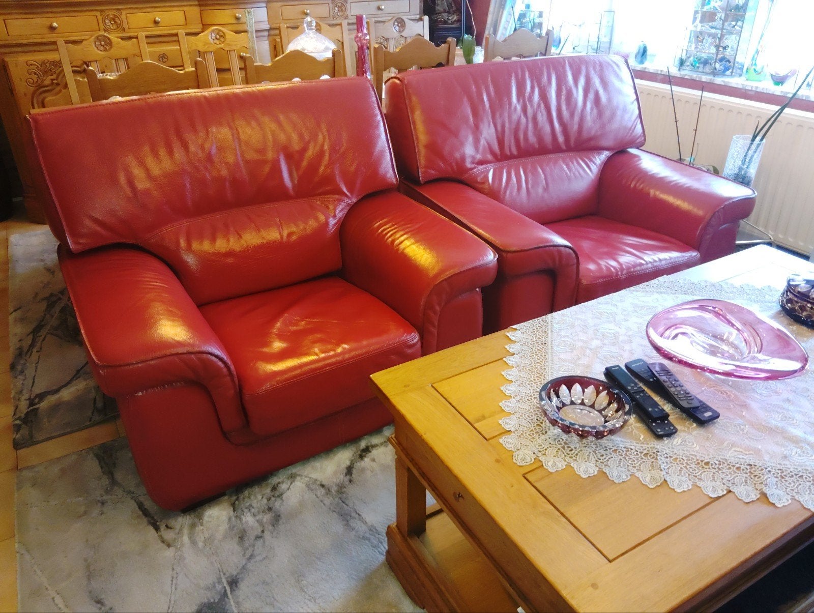 Je vends un salon en cuir 3 et 2 places disponible fin septe, Maison & Meubles, Canapés | Salons, Enlèvement, Cuir