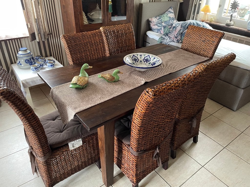 coin repas + 6 chaises + commode + meuble bar, Enlèvement, Comme neuf, 4 à 6 chaises