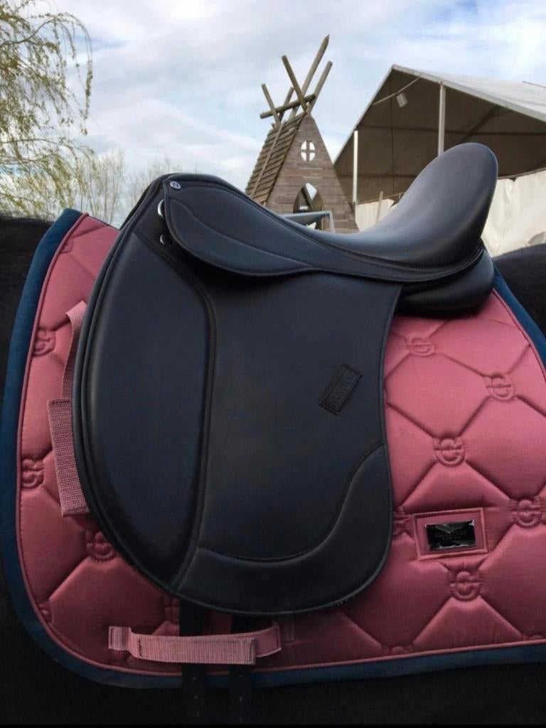 Norton zadel 17", Dieren en Toebehoren, Ophalen of Verzenden, Zo goed als nieuw, Dressuur