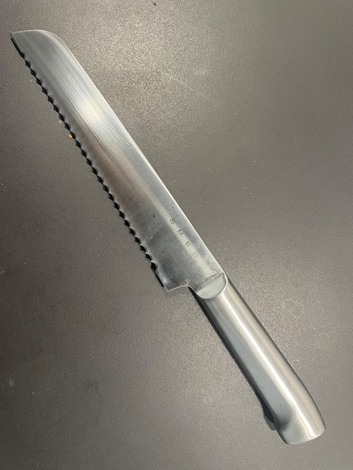 Broodmes SMEG voor linkshandigen, Ophalen, Zo goed als nieuw, Inox of Chroom, Broodmes