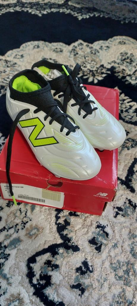 Kinder Voetbalschoenen wit .nog nooit gedragen..., Sport en Fitness, Voetbal, Ophalen, Nieuw, Schoenen