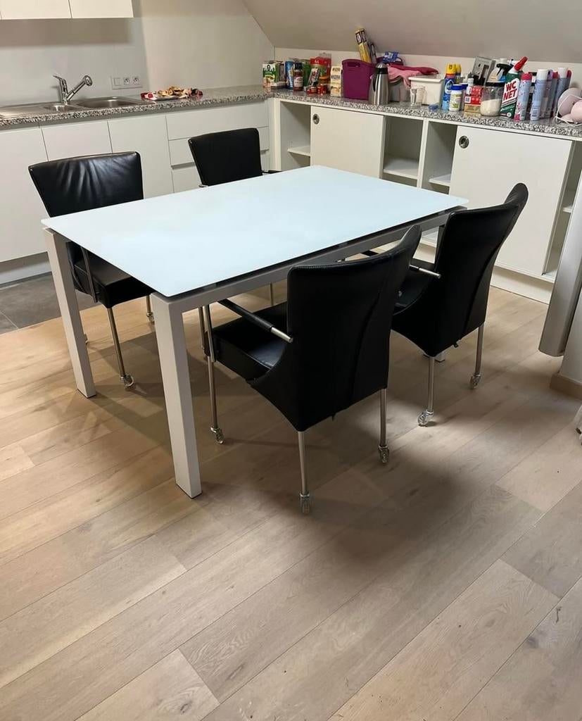 Moderne tafel en stoelen, Huis en Inrichting, Ophalen, Zo goed als nieuw