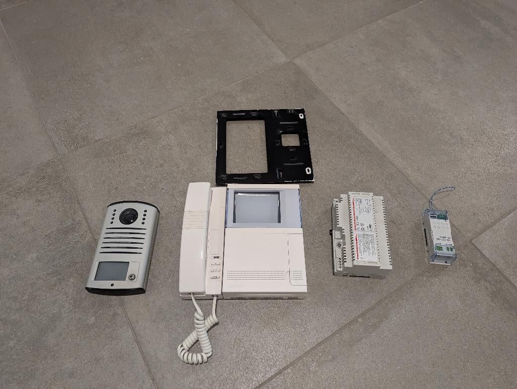 Complete Bticino Terraneo Video-intercomset (Sfera / Pivot), Huis en Inrichting, Deurbellen, Ophalen, Ingebouwde camera, Gebruikt