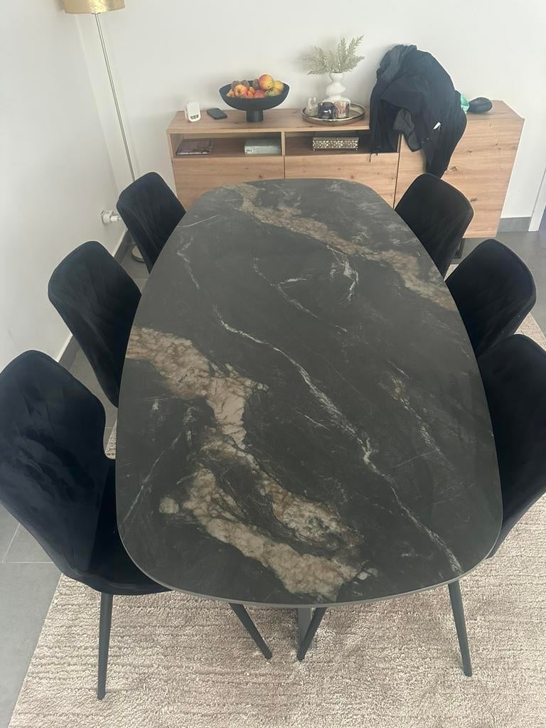 Tafel + stoelen, Ophalen, Zo goed als nieuw