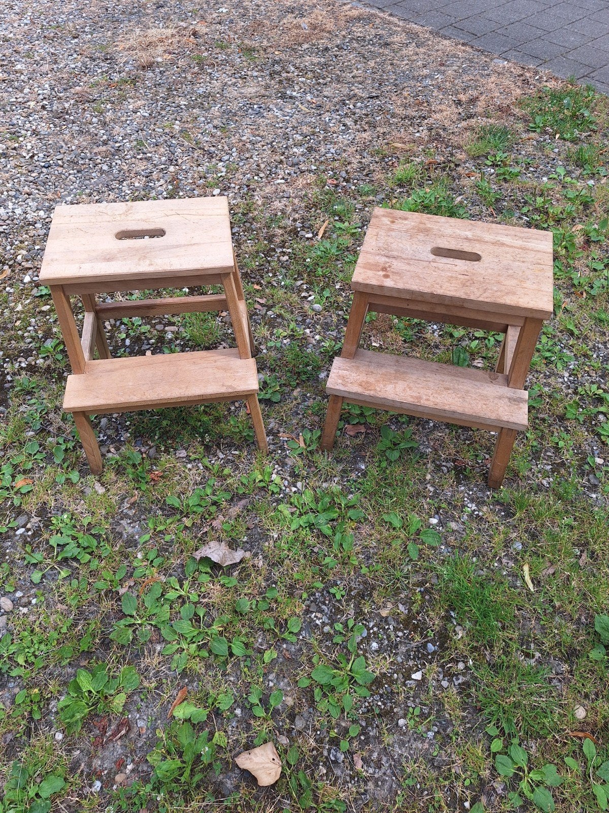 2 stevige houten krukjes, Huis en Inrichting, Krukjes, Ophalen