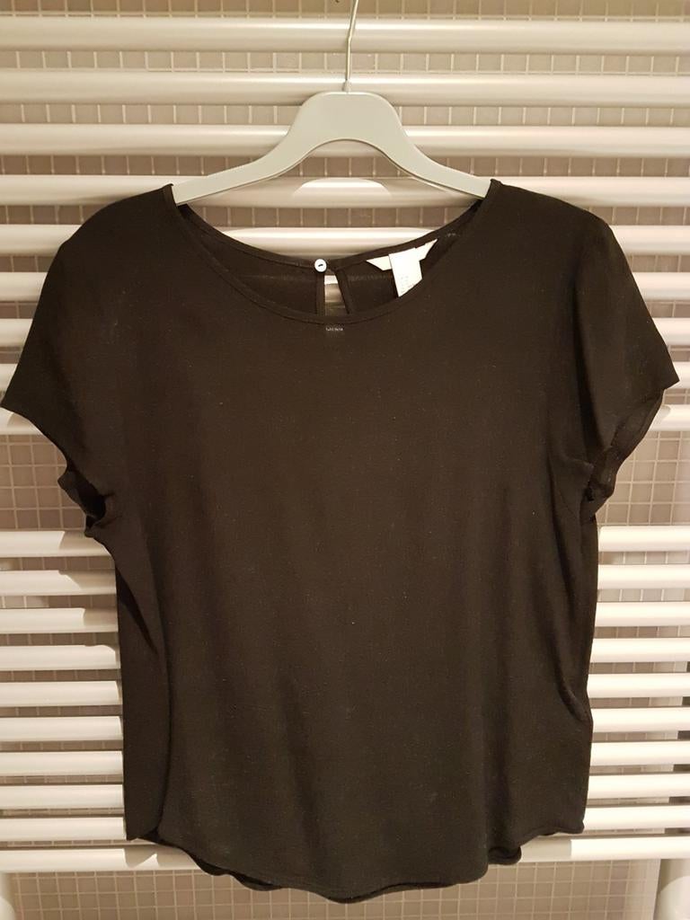 Zwarte blouse met korte mouw maat 36 H&M, Kleding | Dames, H&M, Zwart, Ophalen of Verzenden, Zo goed als nieuw