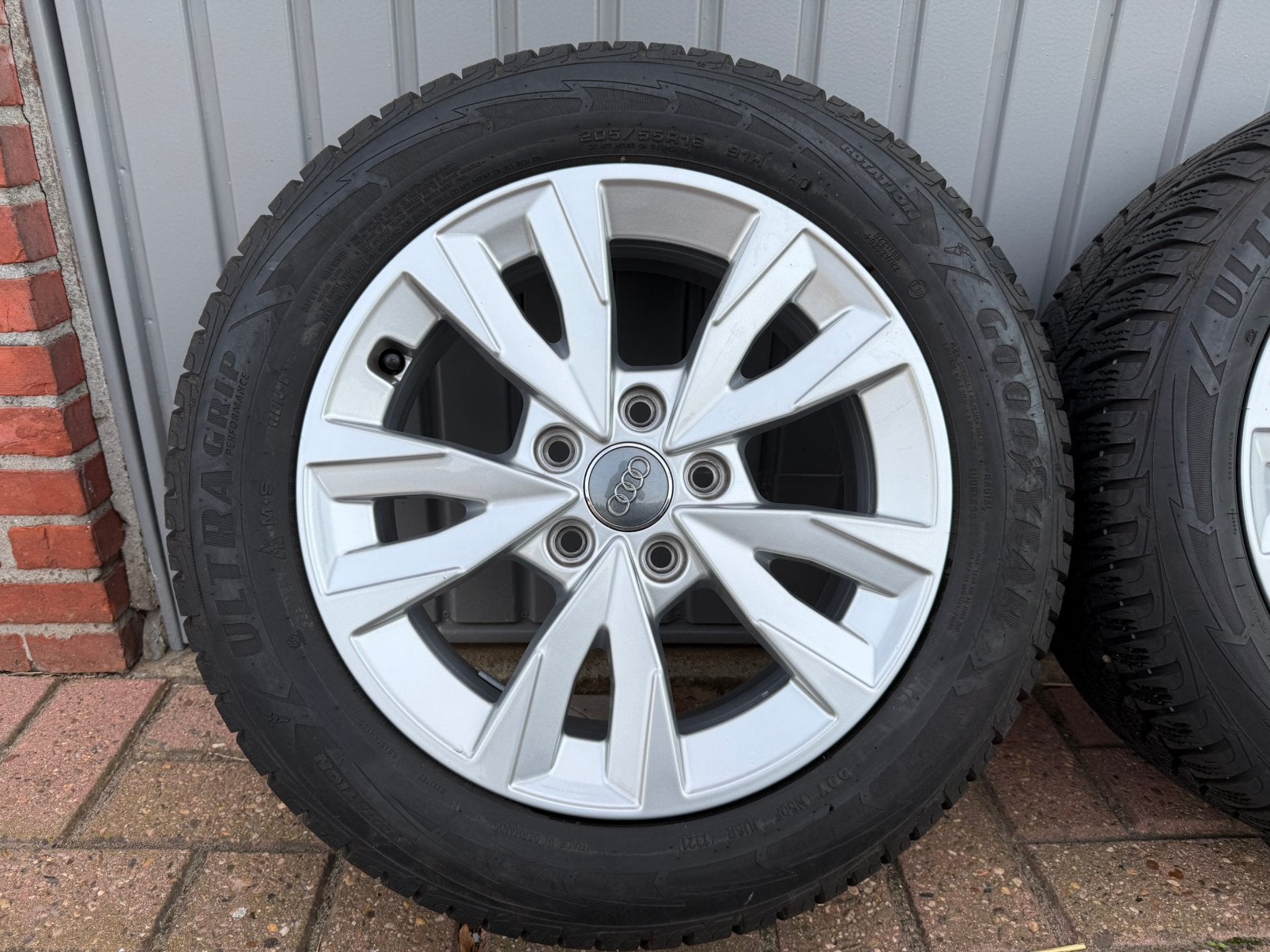 AUDI A3 8Y WINTERSET 205/55/R16 GOODYEAR, Auto-onderdelen, Ophalen, Winterbanden, Velg(en)