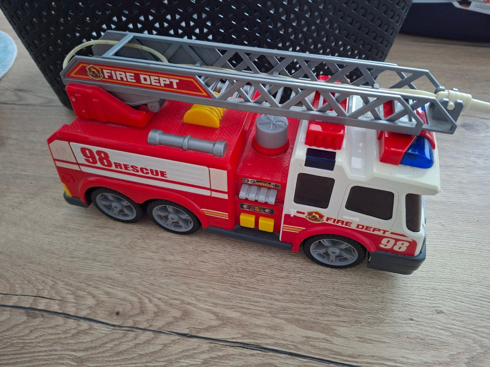 speelgoed brandweer en sneeuwruimer, Ophalen