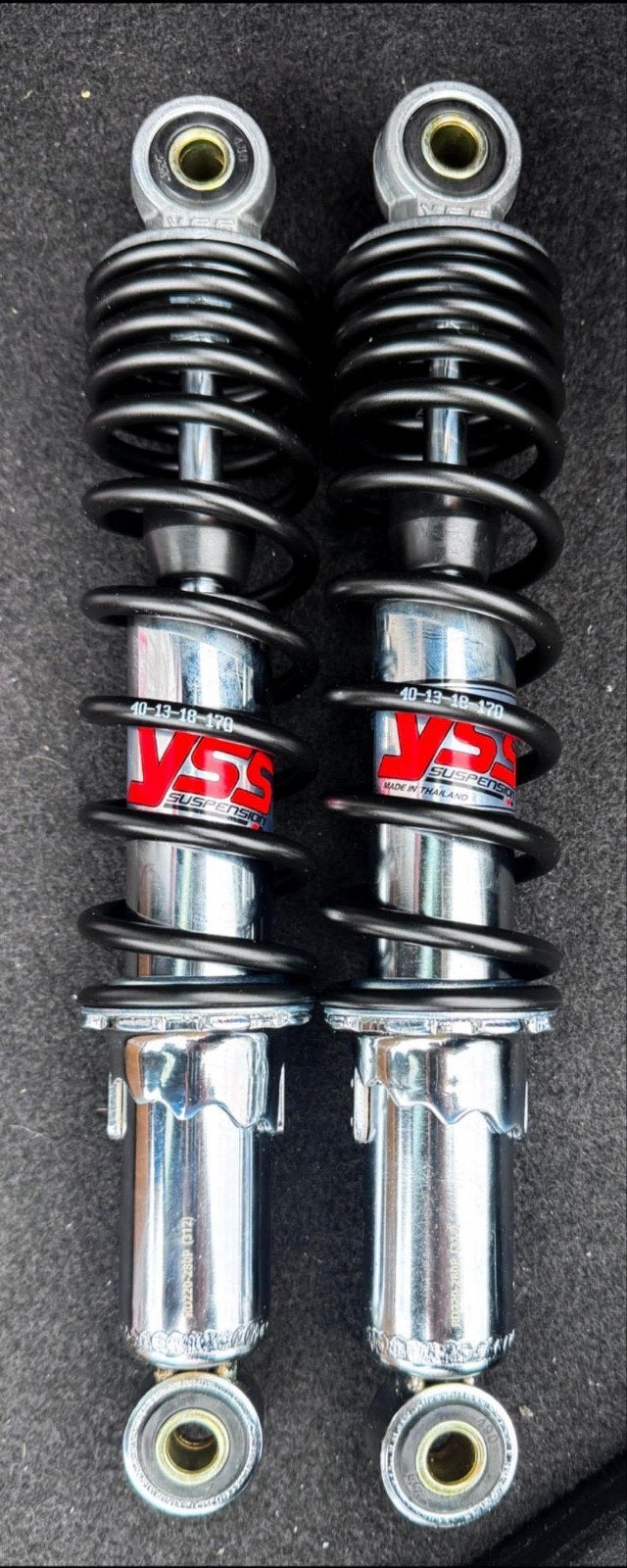 A vendre une paire d’amortisseurs neuf 280mm 
Yss, Fietsen en Brommers, Brommers | Honda, Ophalen of Verzenden