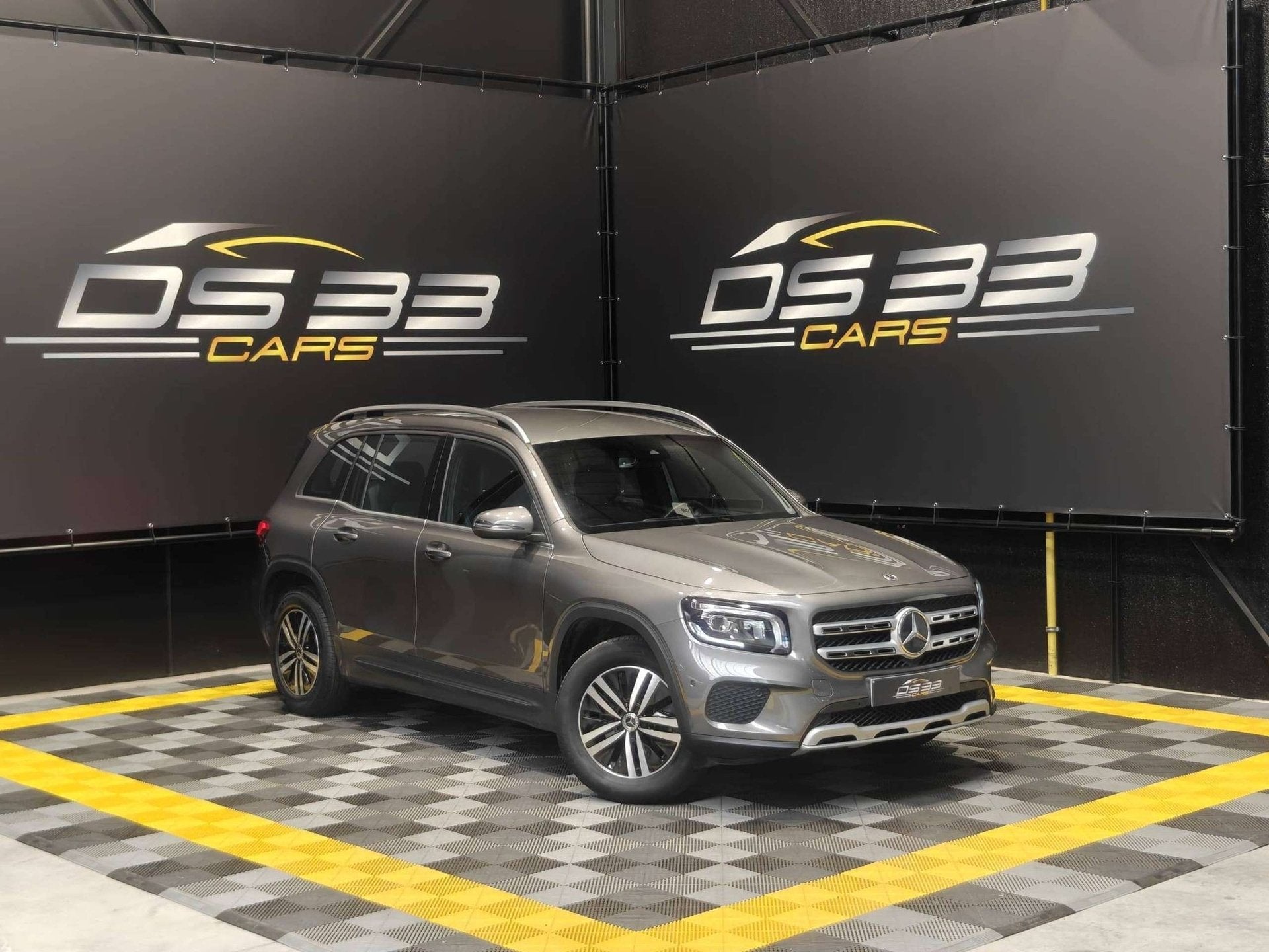 Mercedes-Benz GLB 180 7-zit/LED/WarmLeder/18"/Trekhaak/CAM/P, Dealer onderhouden, Gebruikt, 4 cilinders, Parkeersensor