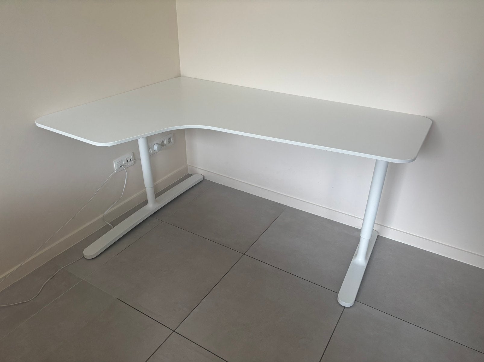 IKEA BEKANT Hoekbureau Links 160x110 cm (hoogte verstelbaar), Comme neuf, IKEA, Blanc, Enlèvement