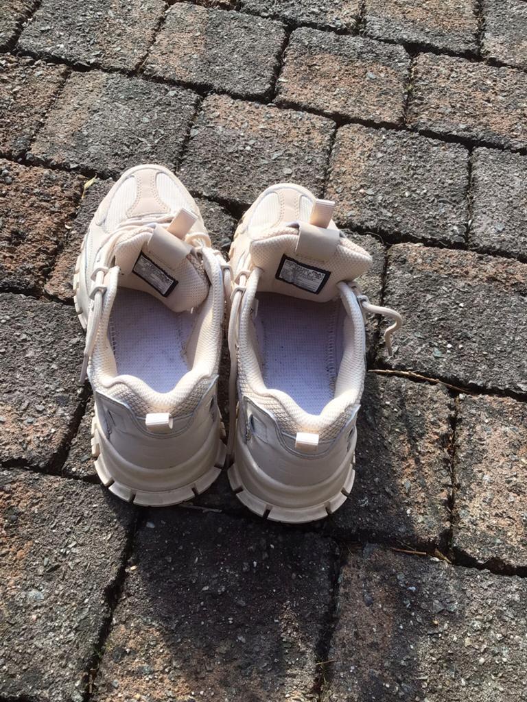 Fila dames 39 als nieuw 20€ 0486 806705, Ophalen, Zo goed als nieuw