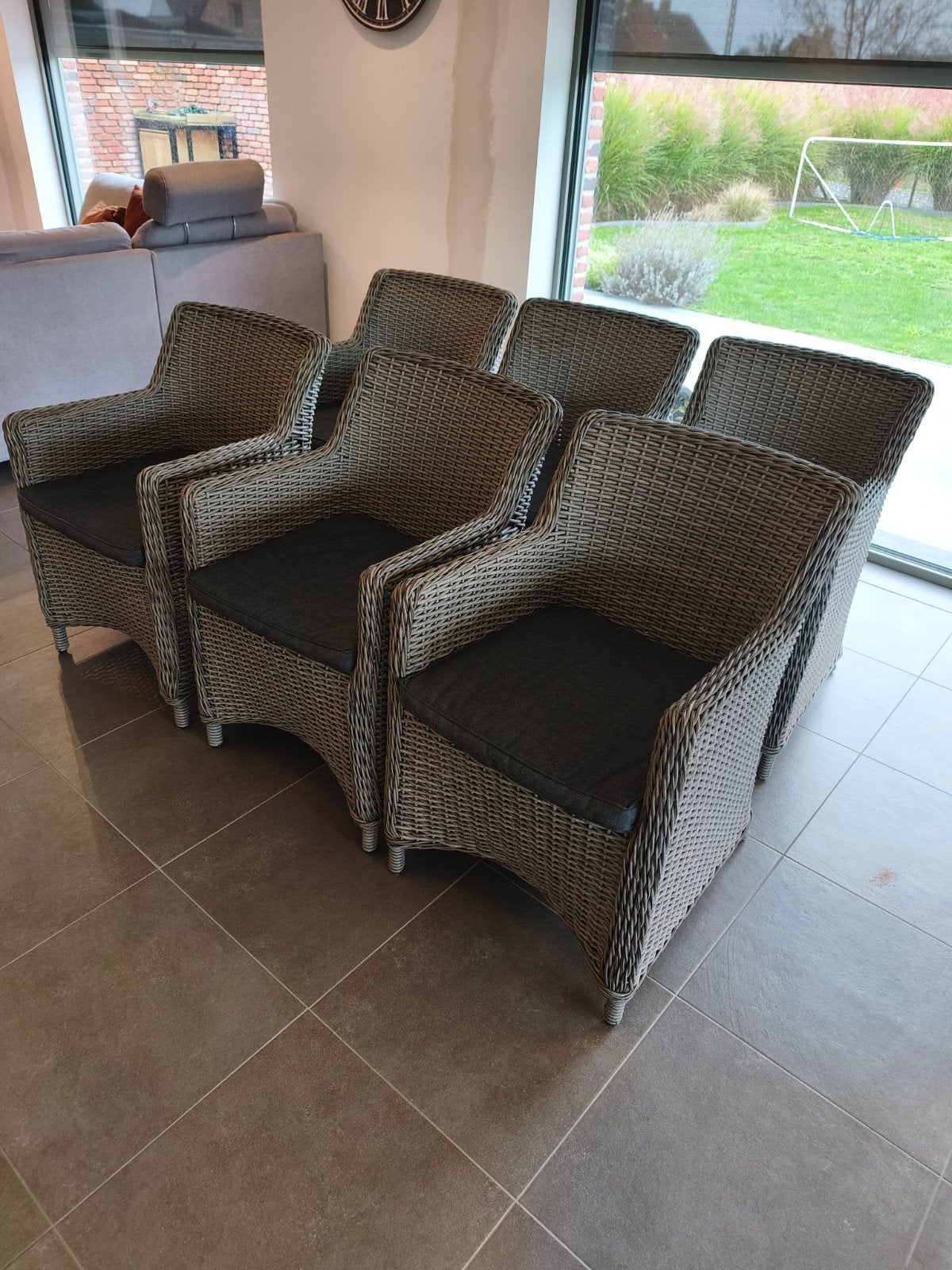 kuipzetel/stoelen 6 stuks 2 stoelen licht beschadigd, Huis en Inrichting, Ophalen