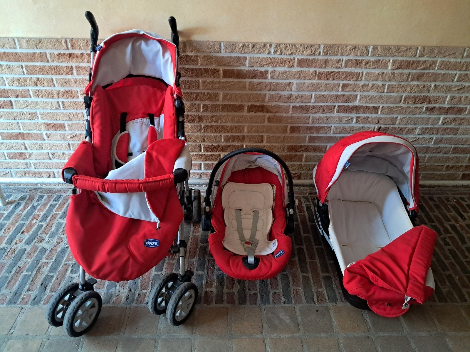 Trio de poussette maxicosi landeau marque Chicco, Enfants & Bébés, Enlèvement