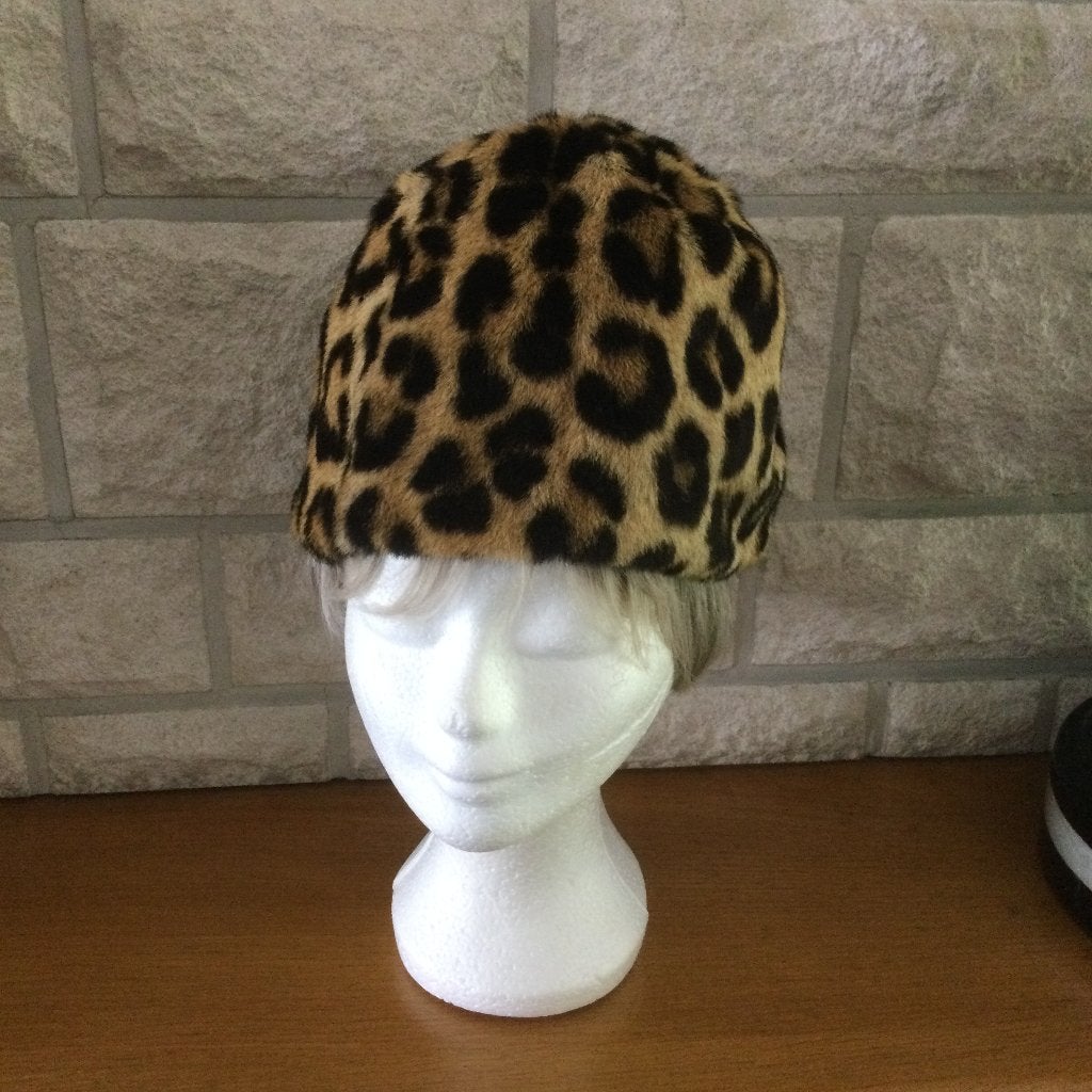 Originele muts in Leopard pels +- 1940, Antiquités & Art, Antiquités | Vêtements et Textile, Enlèvement ou Envoi, Femmes, Handwerk