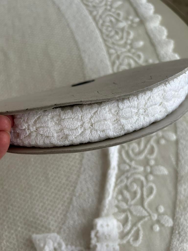 Dentelle française BRUNET, Hobby en Vrije tijd, Kantklossen, Nieuw, Klos(sen), Ophalen