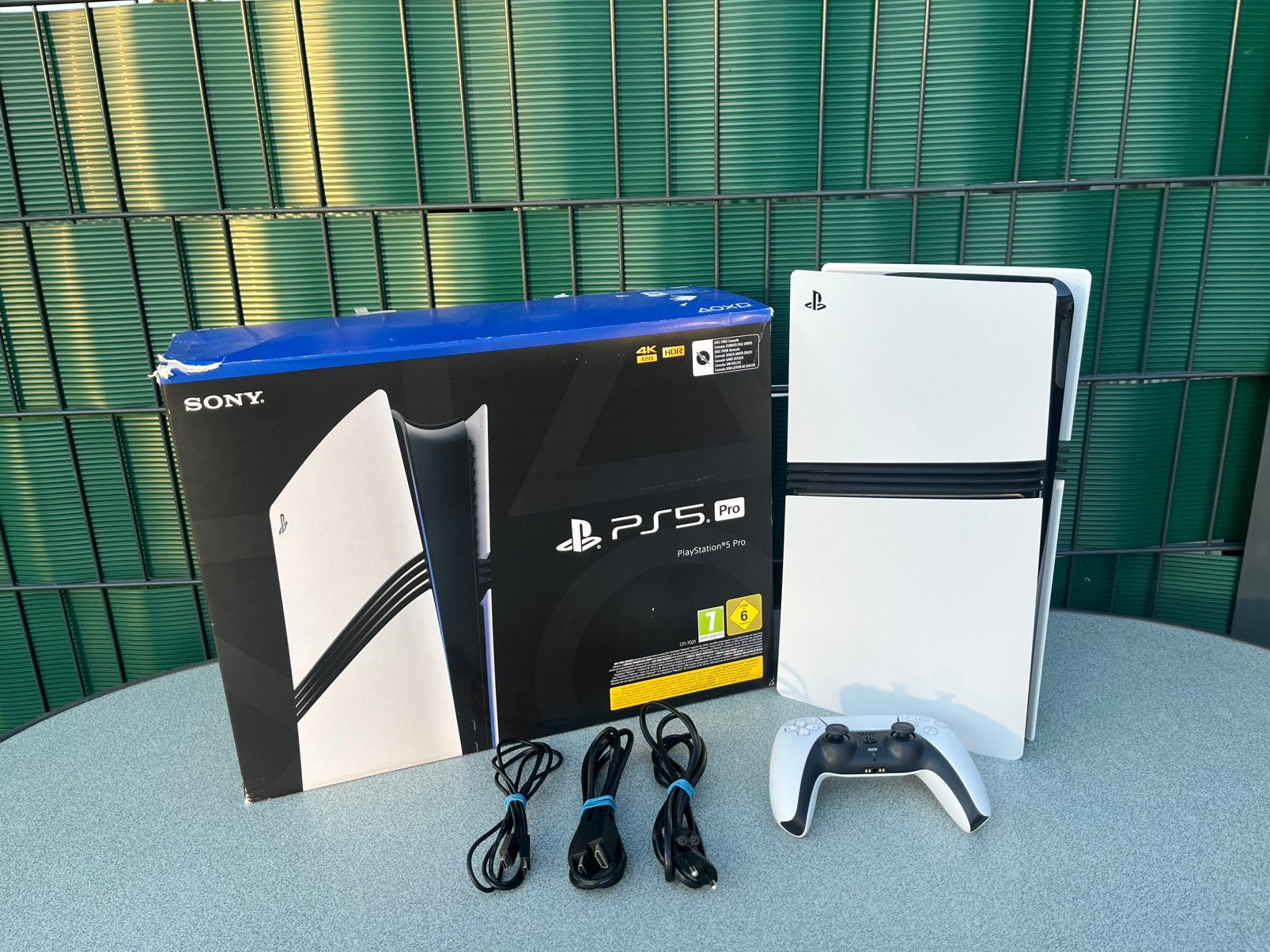PS5 PRO (2 To) + 1 manette + boîtier, Consoles de jeu & Jeux vidéo, Consoles de jeu | Sony PlayStation 5, Enlèvement, Comme neuf