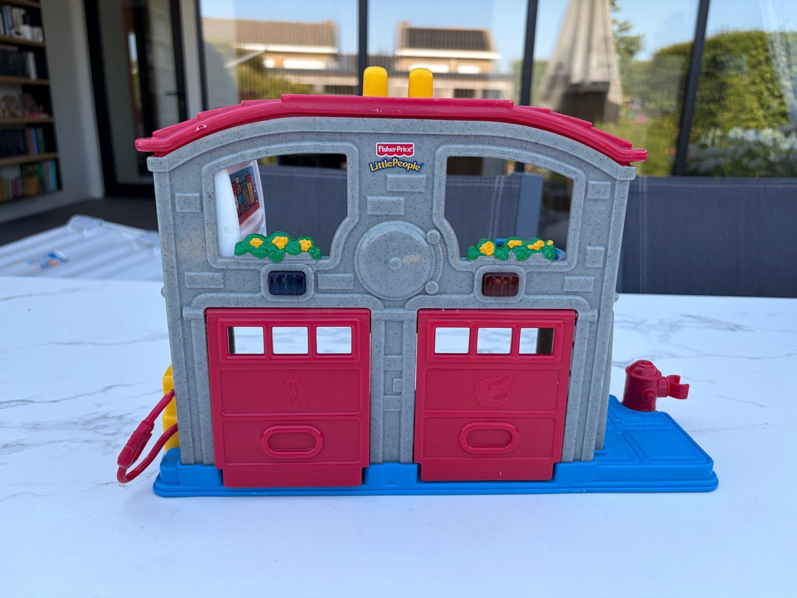 Fisher-Price LittlePeople / brandweer kazerne, Kinderen en Baby's, Speelgoed | Fisher-Price, Ophalen, Zo goed als nieuw