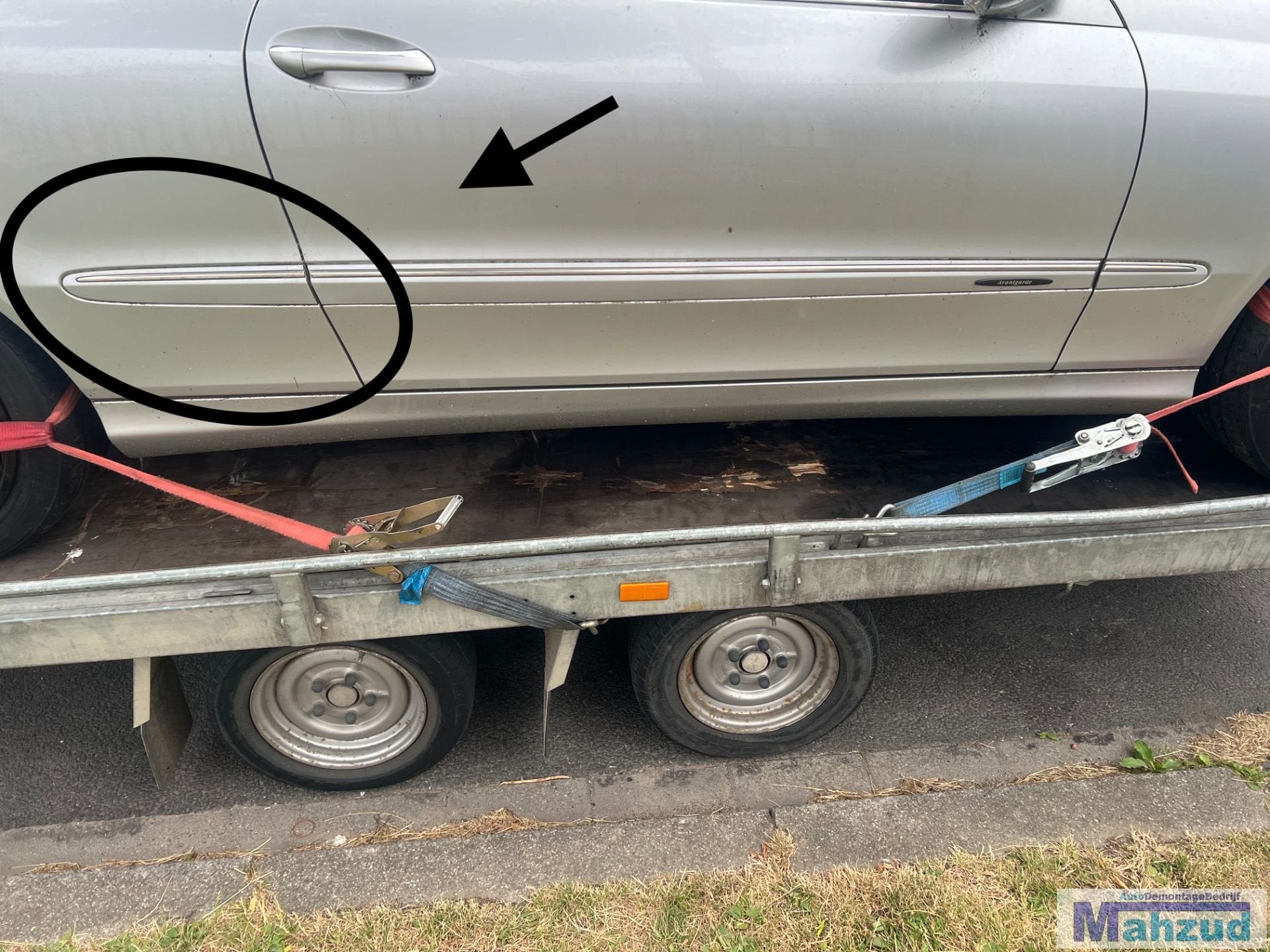 Bande lat rale droite argent e 774 pour MERCEDES CLK W209 (2, Mercedes-Benz AG, Mercedes-Benz, Utilisé, Mercedesstrasse 120
70372  Stuttgart, DE