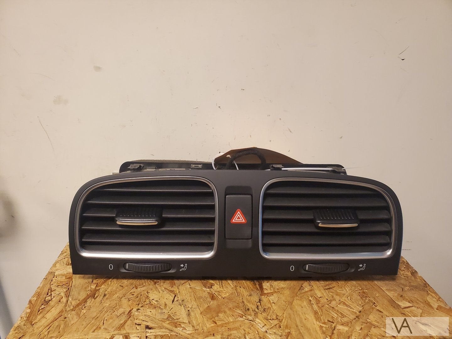 VW Golf 6 2008 - 2012 luchtrooster dashboard middelste 2 €30, Gebruikt, -, Volkswagen, -