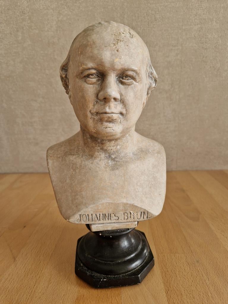 Oude gipsen buste op voet Johannes Brun, Enlèvement ou Envoi