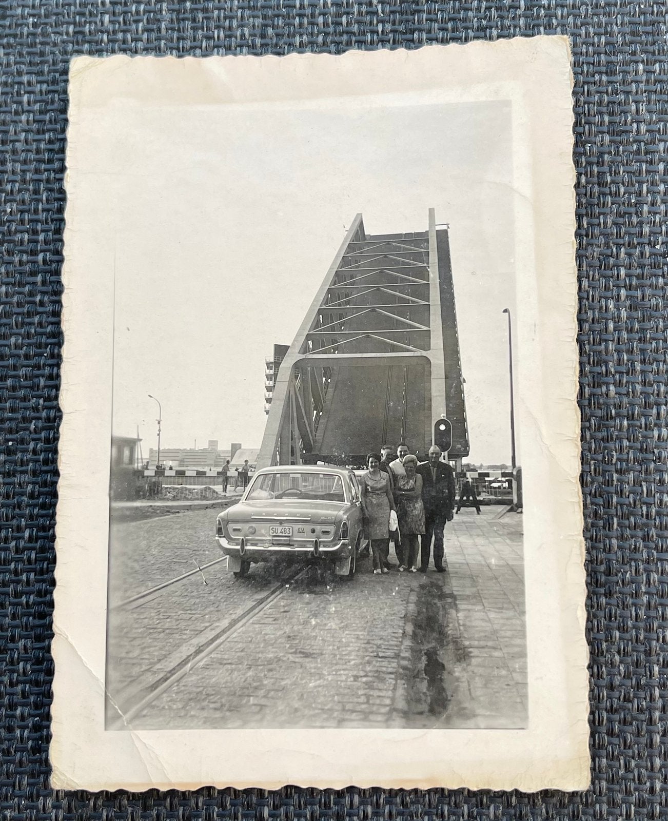 Vintage Foto stalen basculebrug Ford Taunus, Collections, Photos & Gravures, Comme neuf, Photo, Enlèvement ou Envoi