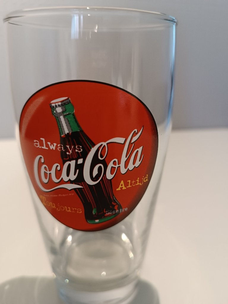 18 verschillende Cola glazen., Verzamelen, Ophalen