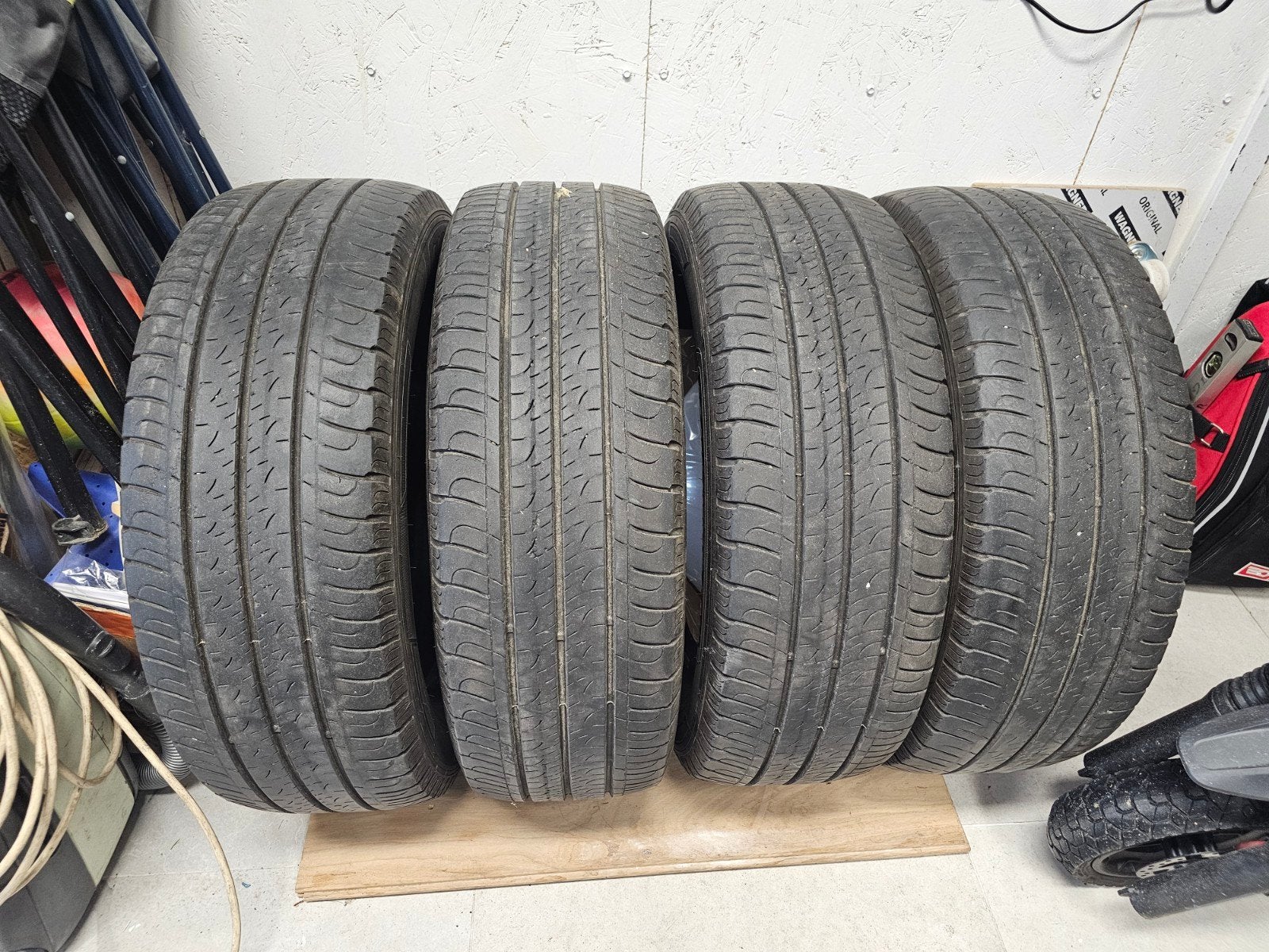 Zomerbanden 215/60R17C 109/107H, Auto-onderdelen, Ophalen, Zomerbanden, Band(en)