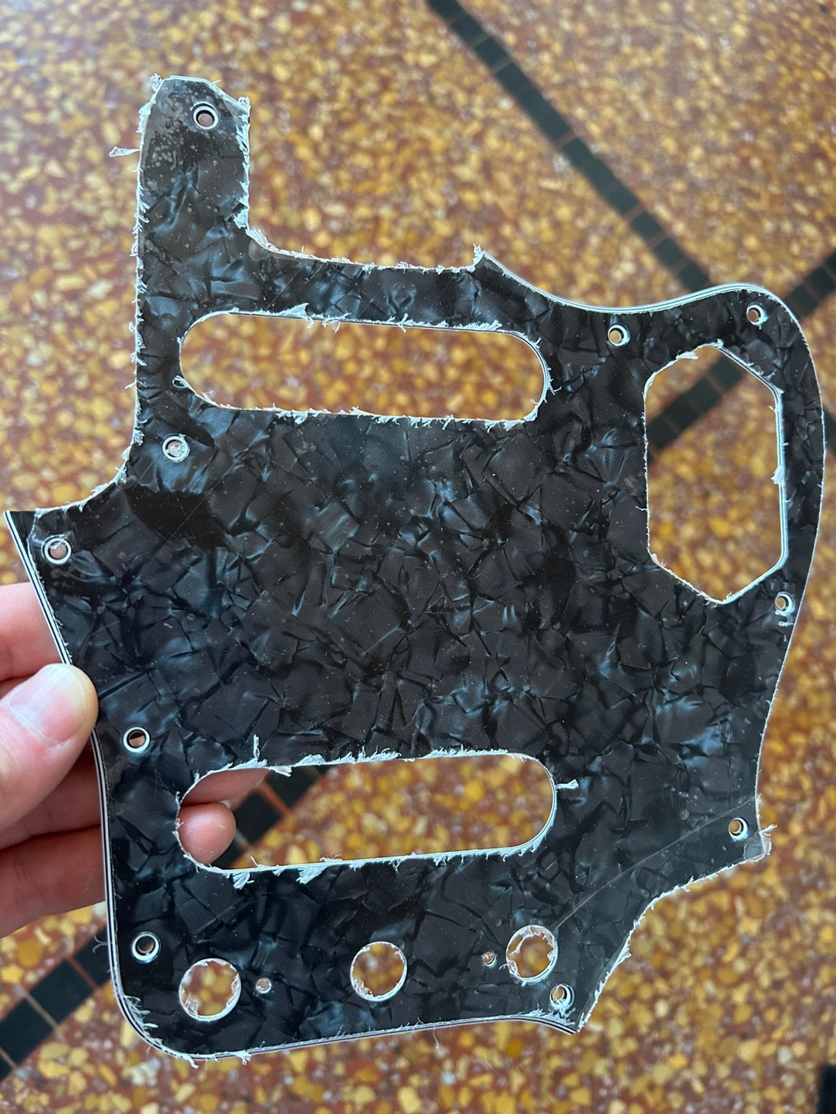 Pickguard pour Fender Jaguar MIJ - black pearl, Musique & Instruments, Enlèvement, Neuf