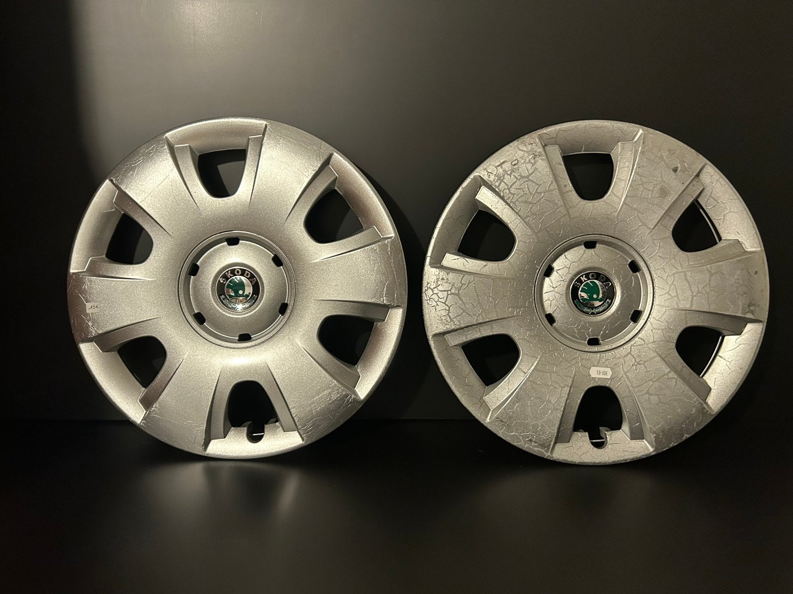 2 originele Skoda Fabia Roomster 15" wieldoppen, Ophalen of Verzenden, Gebruikt