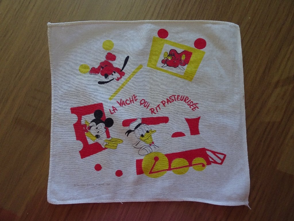 Zakdoek - De gepasteuriseerde lachende koe - Walt Disney, Verzamelen, Ophalen of Verzenden, Mickey Mouse, Gebruikt, Kleding of Textiel