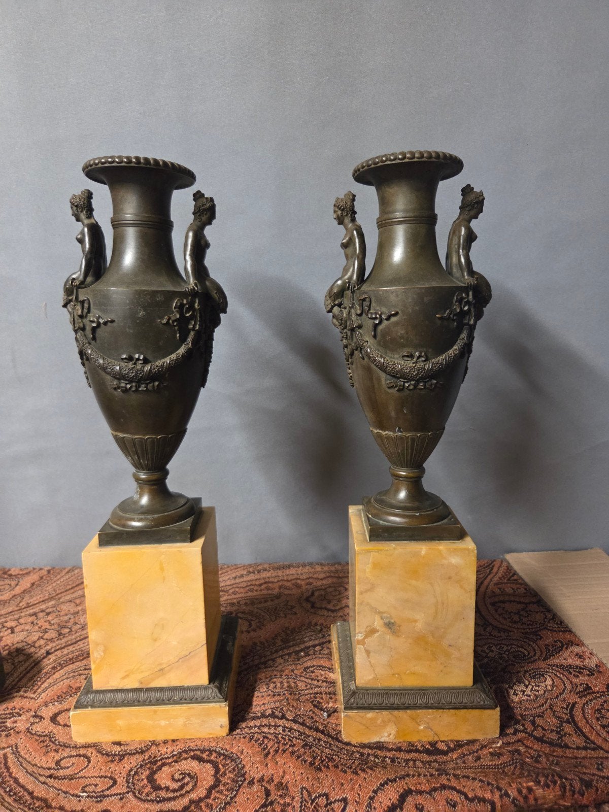 2 mooie antieke bronzen vazen, Ophalen