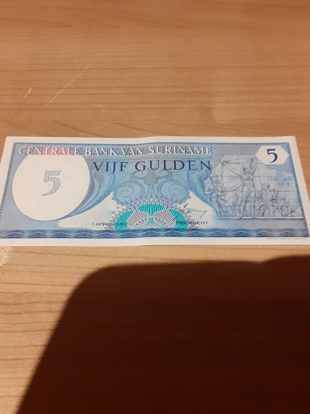 suriname  Biljet, Ophalen