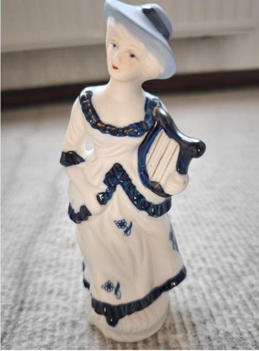 Vintage blauw porseleinen beeldje Petit Marquis, Ophalen, Zo goed als nieuw, Mens