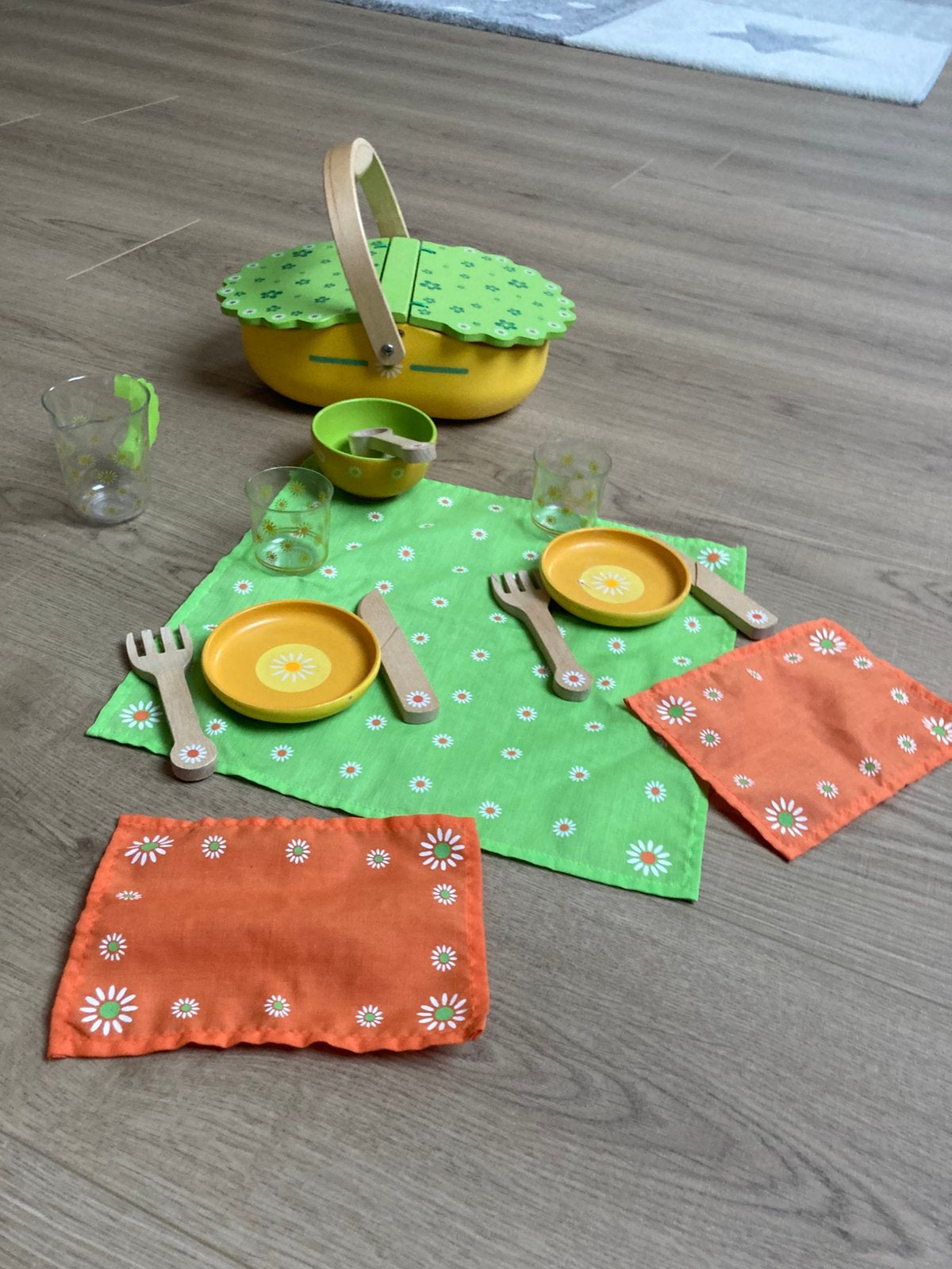 Houten Picknickmand - Picknickset met services, Ophalen, Zo goed als nieuw