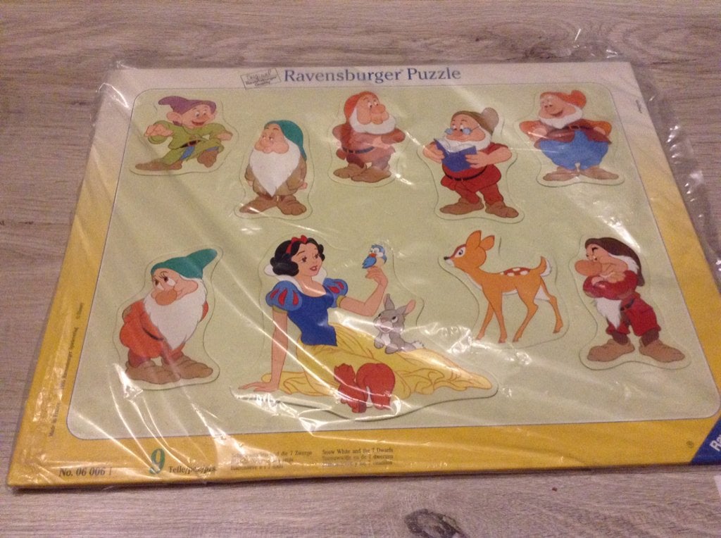 Puzzle en carton Disney Blanche-Neige (9 pièces) (1995), Enlèvement ou Envoi, Moins de 10 pièces, Comme neuf, 2 à 4 ans