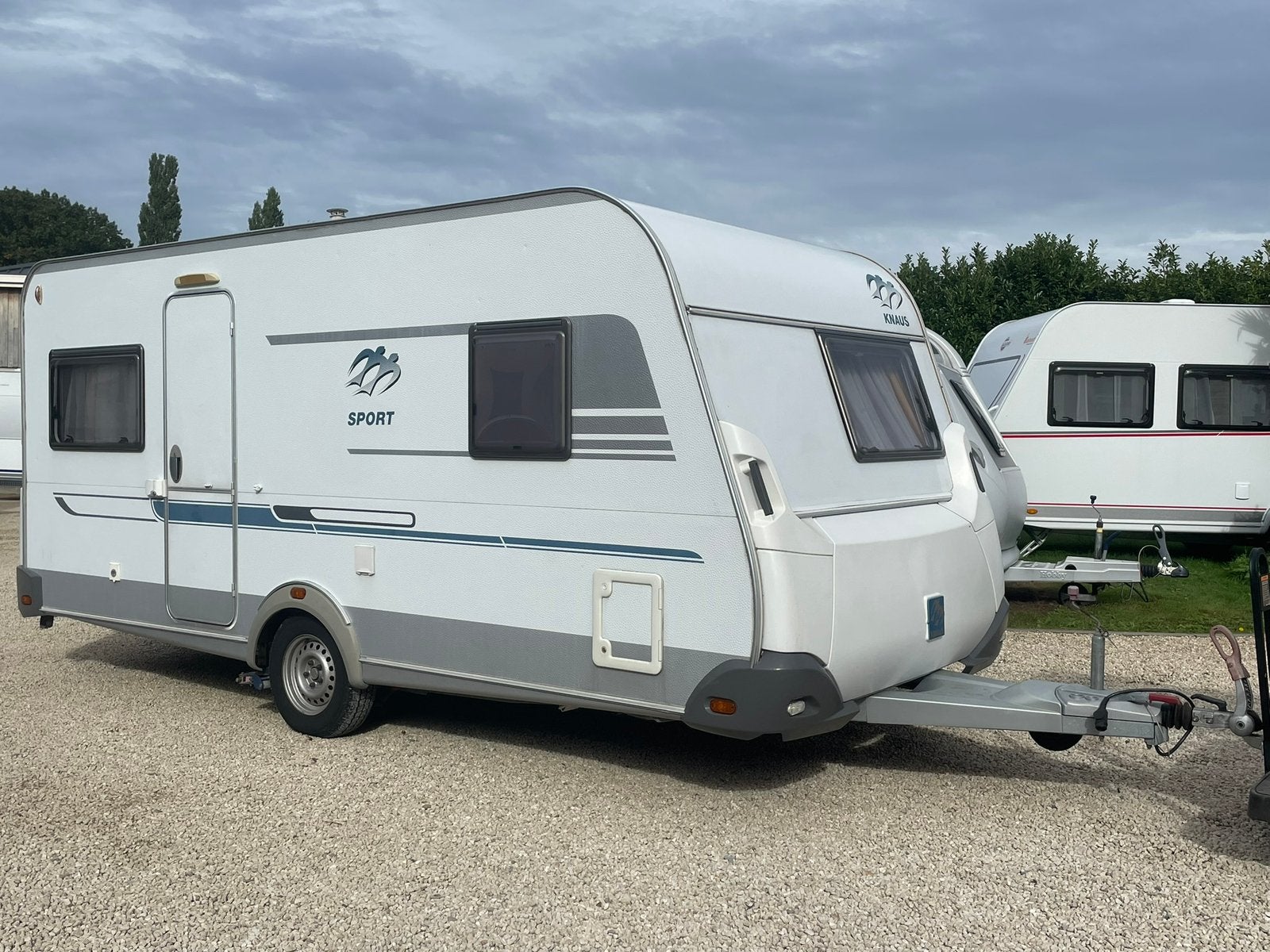 Mooie Knaus, bj 2009, Mover, fietsenrek, microgolf,rondzit, Rondzit, Frans bed, Bedrijf, Serviceluik