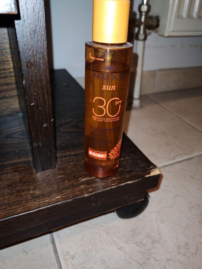 Tanning sun oil 'Nuxe', Handtassen en Accessoires, Uiterlijk | Lichaamsverzorging, Ophalen, Zo goed als nieuw, Zonnebrand of After Sun